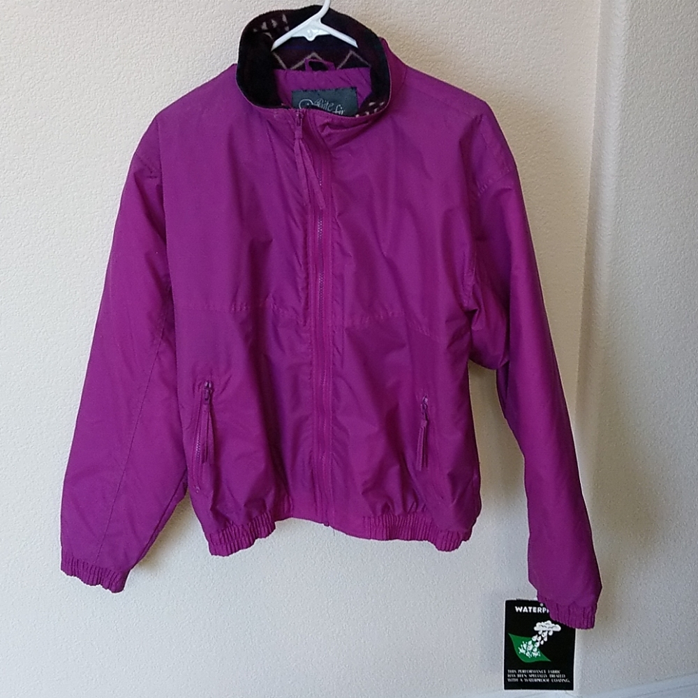 Vintage Brand New wWhite Fir brand ski jacket